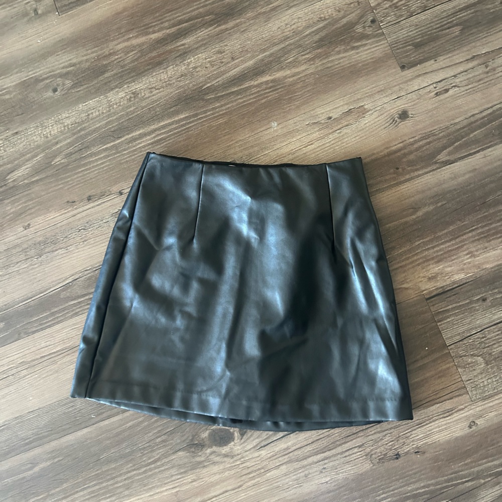 ABERCROMBIE & FITCH faux leather black mini skirt never worn  size XS